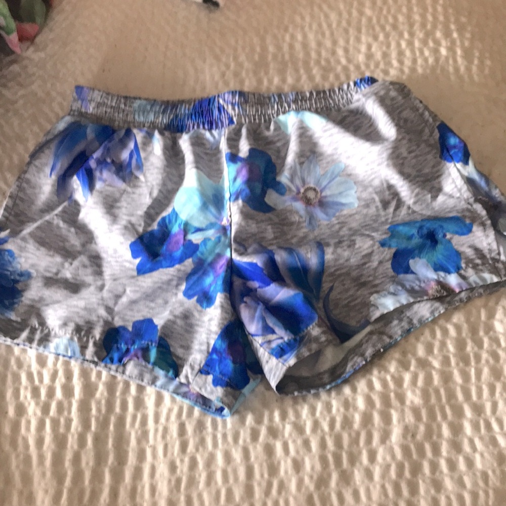 Go dry old navy active flower shorts
